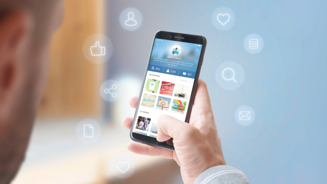 cross-device targeting, retargeting ad campaigns, brand visibility, conversion rates, multi-screen strategy.